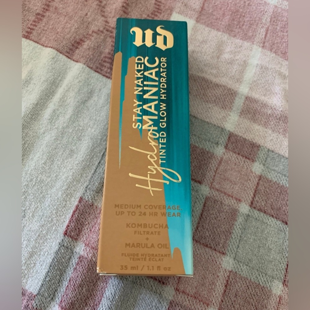 Urban Decay stay naked hydromaniac tinted glow hydrator